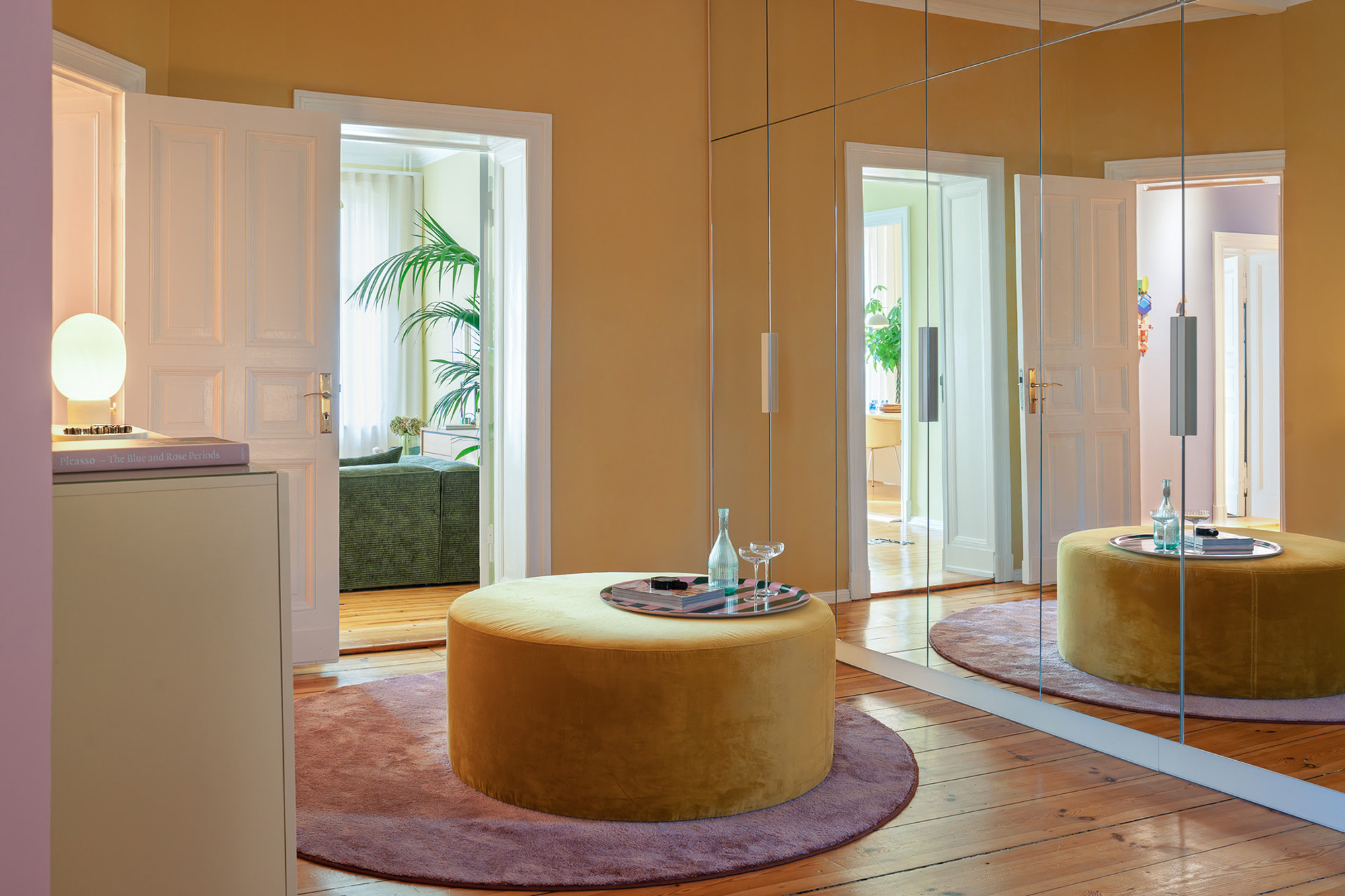 Interiorfotografie Berlin – Raumkomposition mit Tageslicht, fotografiert und nachbearbeitet von Janine Junk für Fabiane Unger